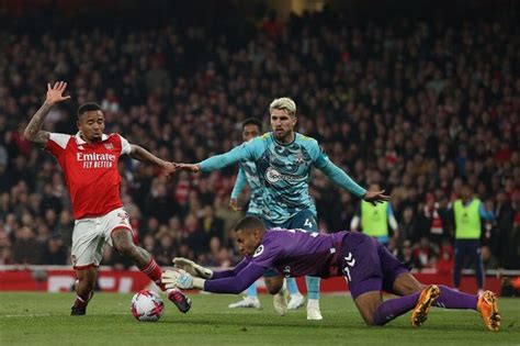 Arsenal stumbles again in comeback draw with Southampton